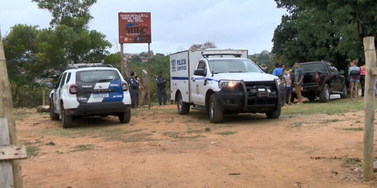 Chacina em Cariacica: pai, filho, genro e amigo são mortos a tiros em terreno de projeto social