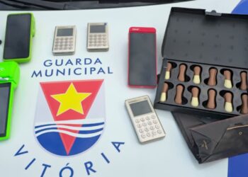 Homem é preso suspeito de se passar por entregador de exames para aplicar golpe da maquininha em idosos, em Vitória