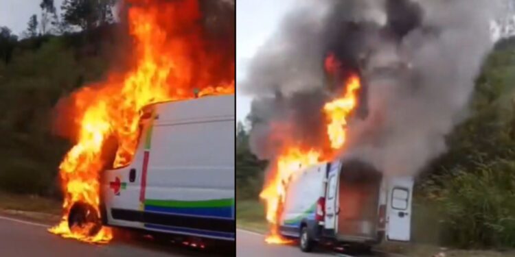 VÍDEO: ambulância que levava grávida de 9 meses para consulta pega fogo em rodovia do ES