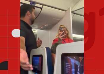 VÍDEO: funcionária da Latam ameaça tirar brasileiros de voo na Alemanha e aciona a polícia em confusão por assento