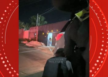 VÍDEO: Major da PM é preso após disparar contra casa de vizinha e ameaçar policiais em Guarapari